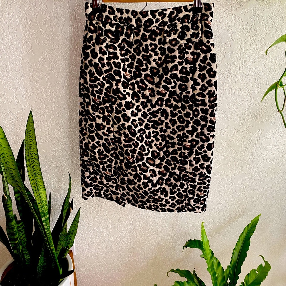 Adorable animal print pencil skirt.